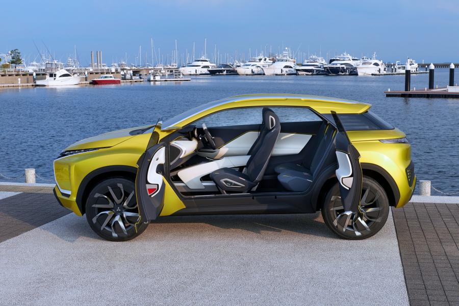  Mitsubishi eX Concept 2015 года  (фото 17 из 33)